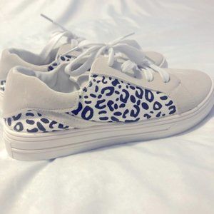 Tan And White Leopard Print Women’s Shoes Size 71/2